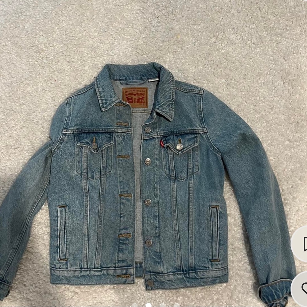 LEVI’S JEAN JACKET